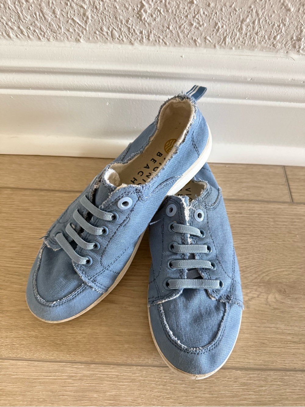 Vionic Beach Pismo Blue Canvas Low-Top Sneakers